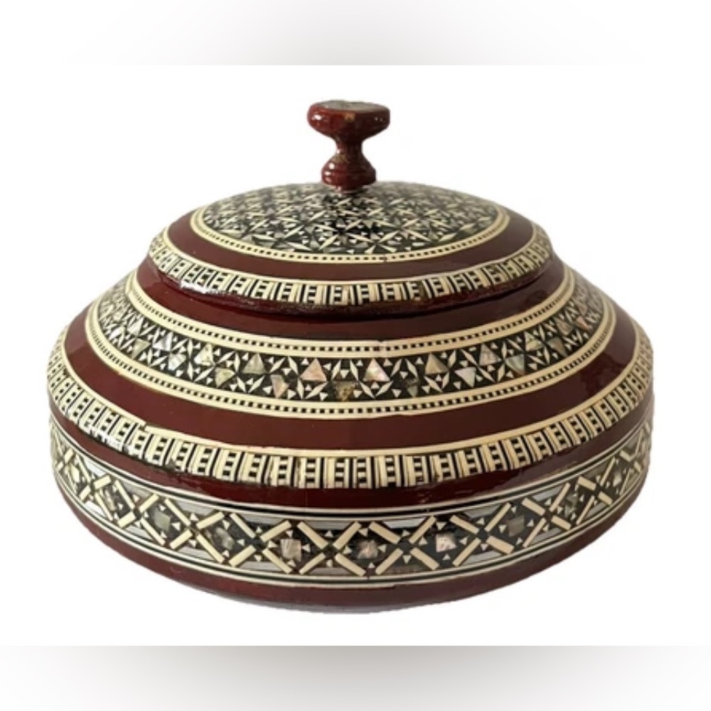 Laquered Round Mother Of Pearl Inlay Lidded Wooden Box Circumf. 20.5” vintage
